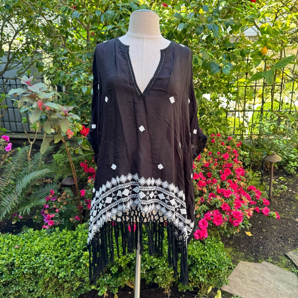 Alice + Olivia Liana Embroidered Black Poncho Sz XS/S